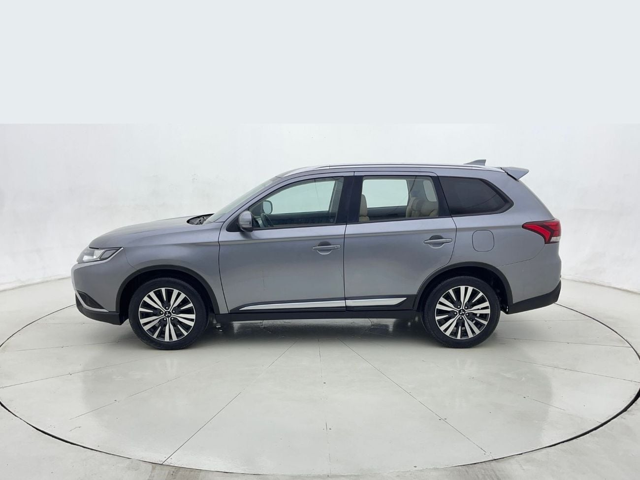 Mitsubishi Outlander 516992.4L 2022 | 0 DP | 810/Month | 30 Day Return | Service History