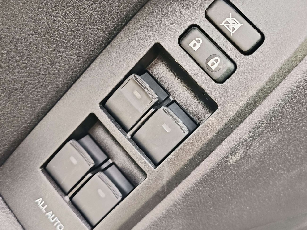 Toyota Prado VX, 4.0L V6 PETROL , DRIVER POWER SEATS / SUNROOF / AUTO A/C (CODE # 67852)