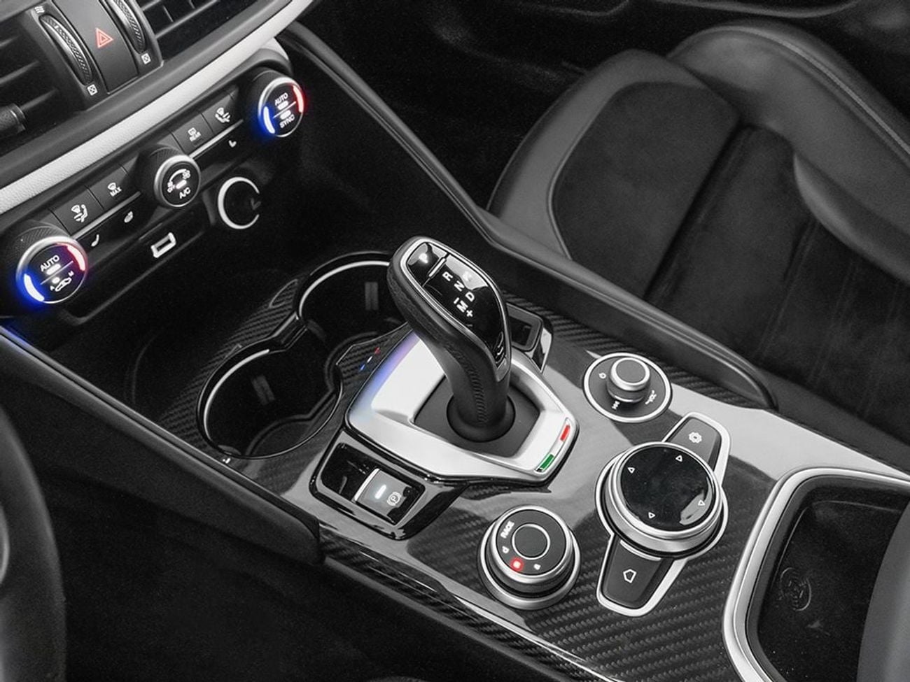 ألفا روميو جوليا Quadrifoglio 2.9L (505 HP)