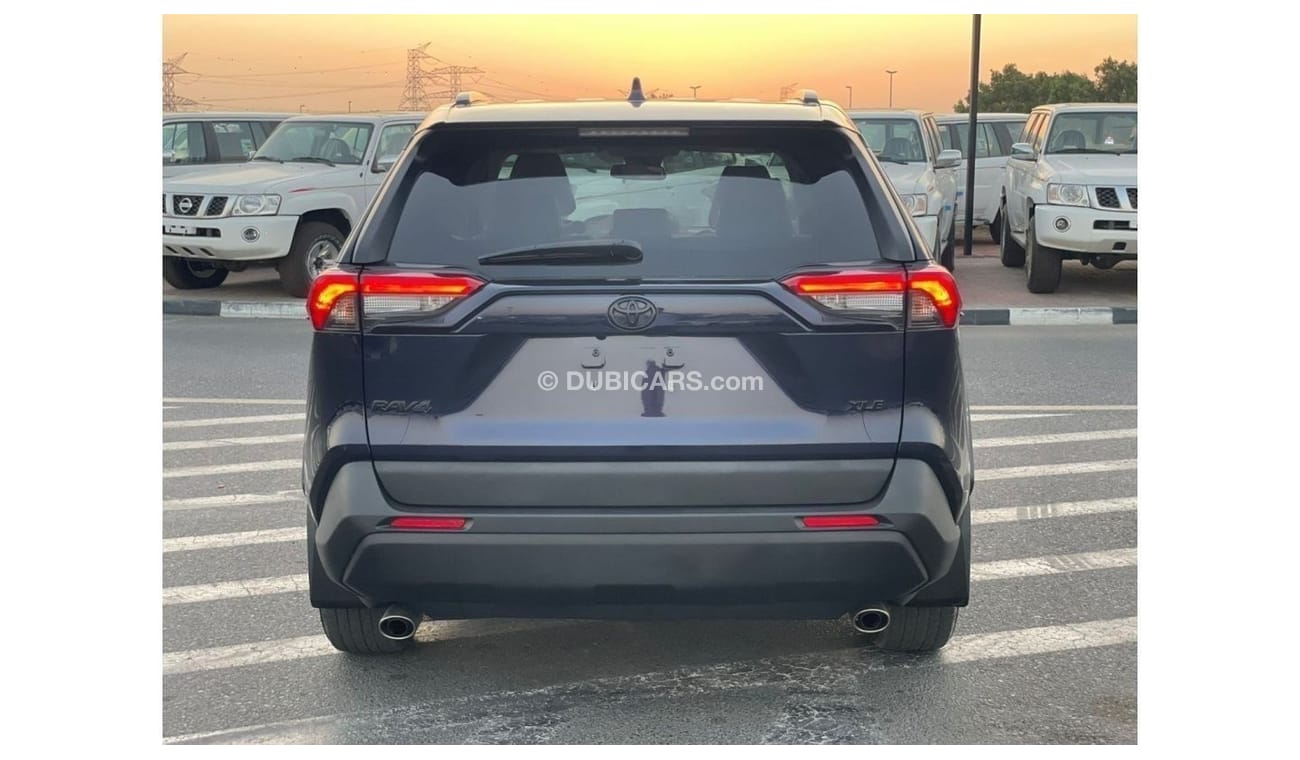 Toyota RAV4 2021 Toyota RAV4 XLE - 2.5L V4 MidOption+