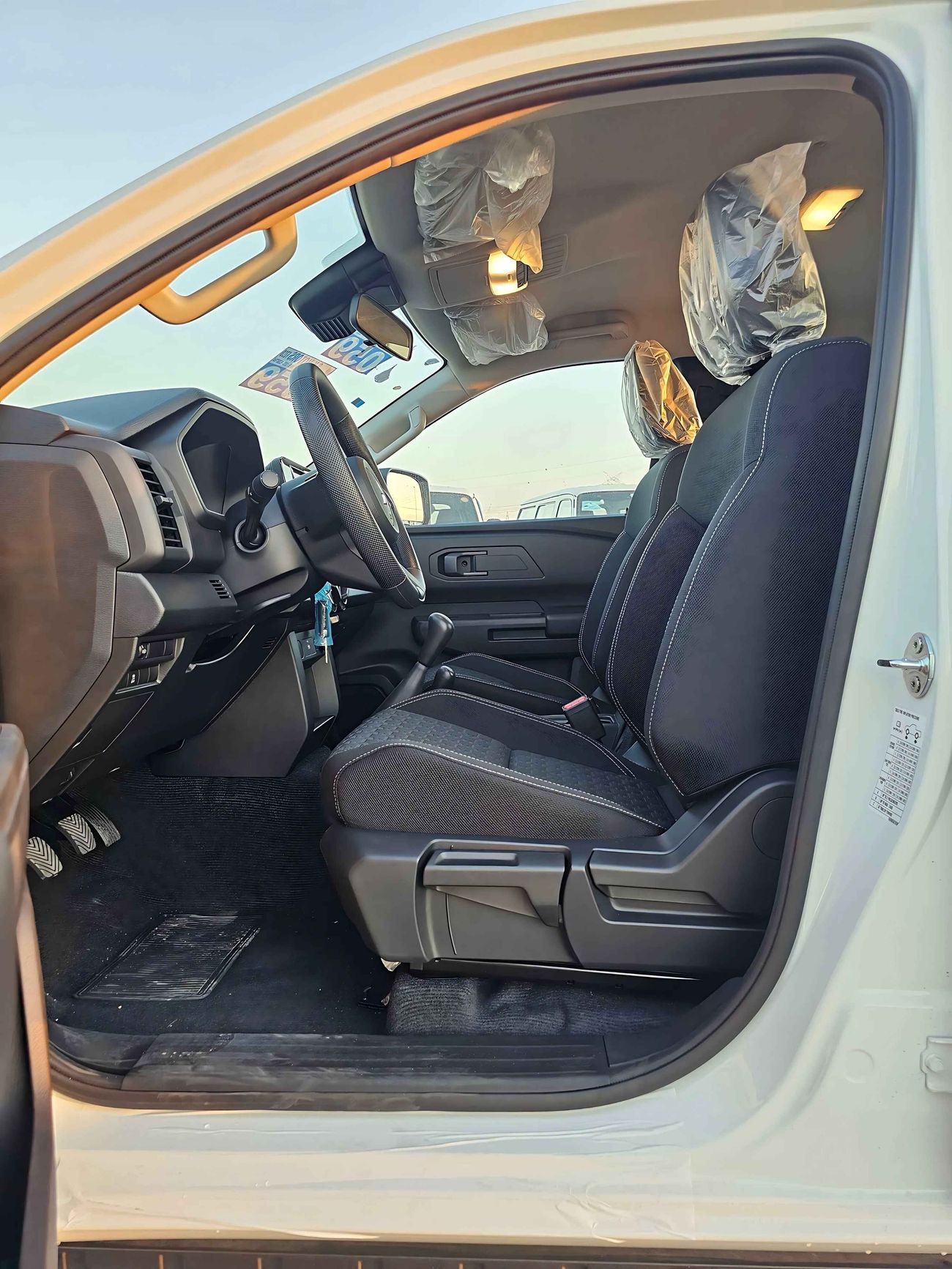 Mitsubishi L200 GLX / DOUBLE CABIN / 2.4L PETROL / MT / ONLY FOR EXPORT(CODE # 68090)