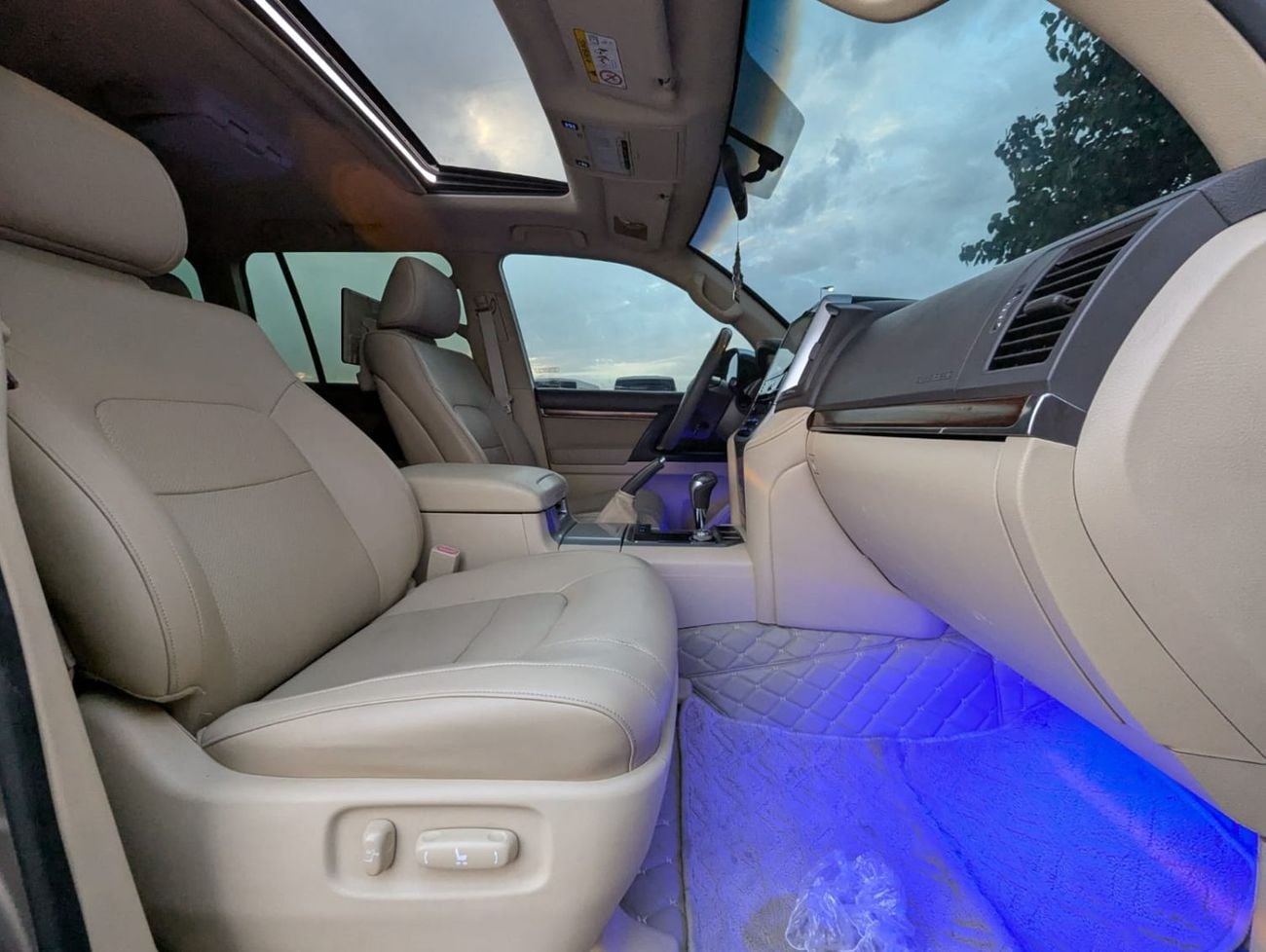 تويوتا لاند كروزر Toyota Landcruiser 2016 facelifted 2025 LHD golden colour