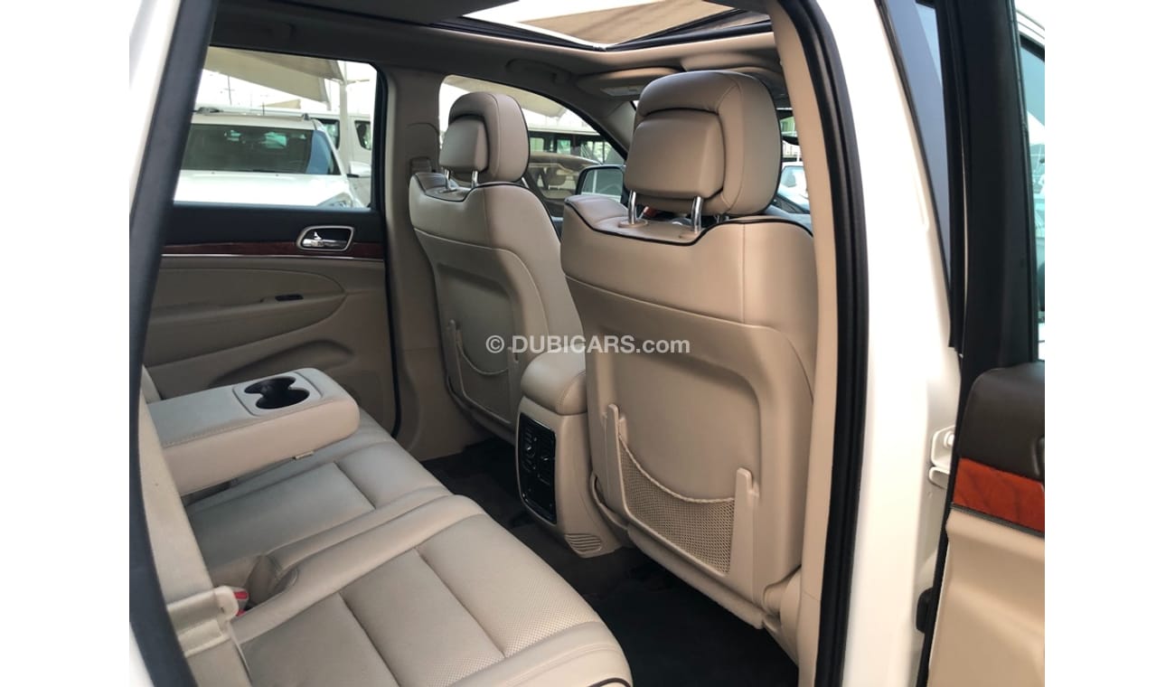 جيب جراند شيروكي موديل 2012 خليجي فل مواصفات كراسي جلد ومثبت سرعه وتحكم كهربي كامل ونظام صوت ممتاز وكاميرا خلفيه ومدخ