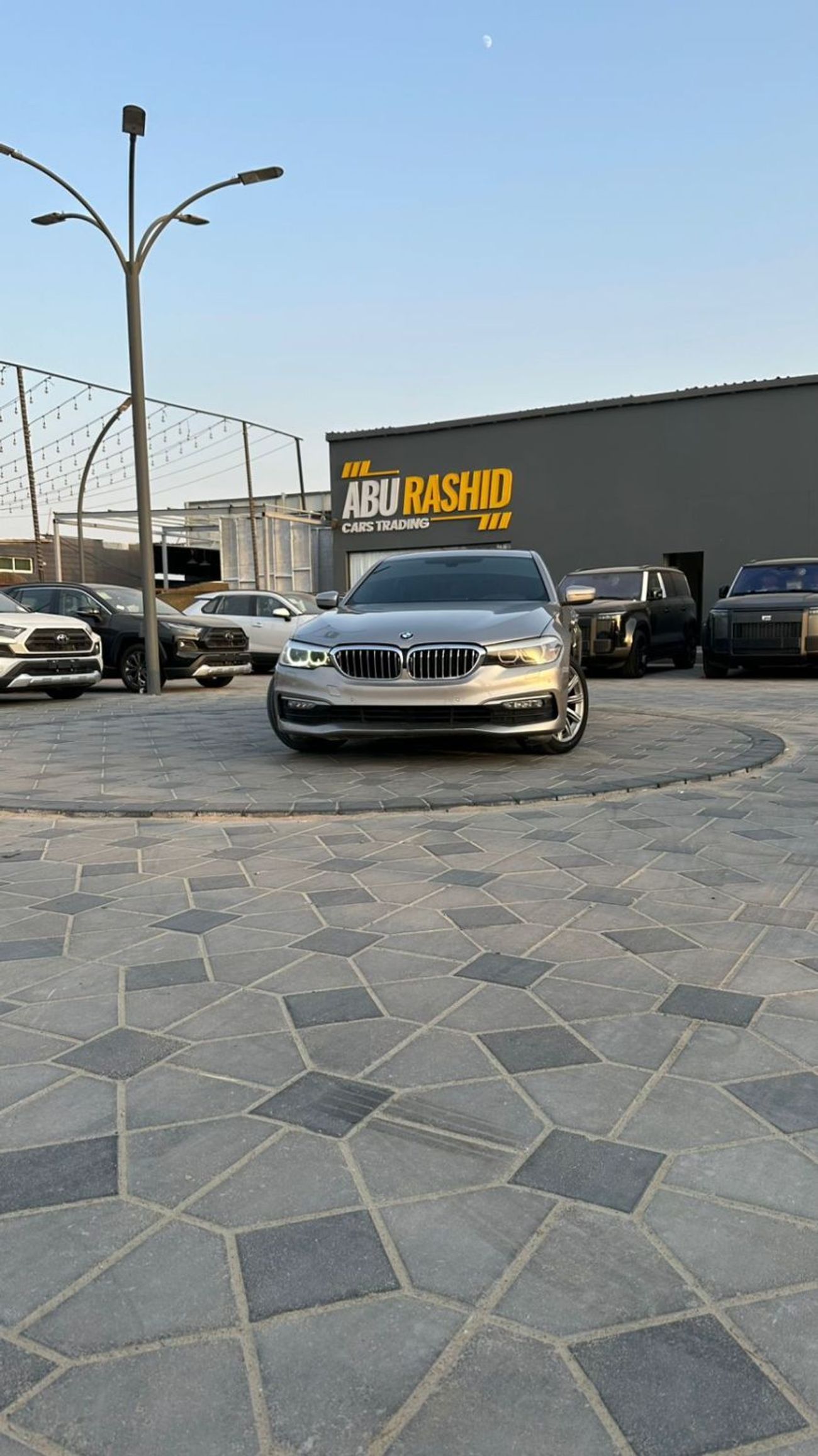 بي أم دبليو 520i Std 2.0L
