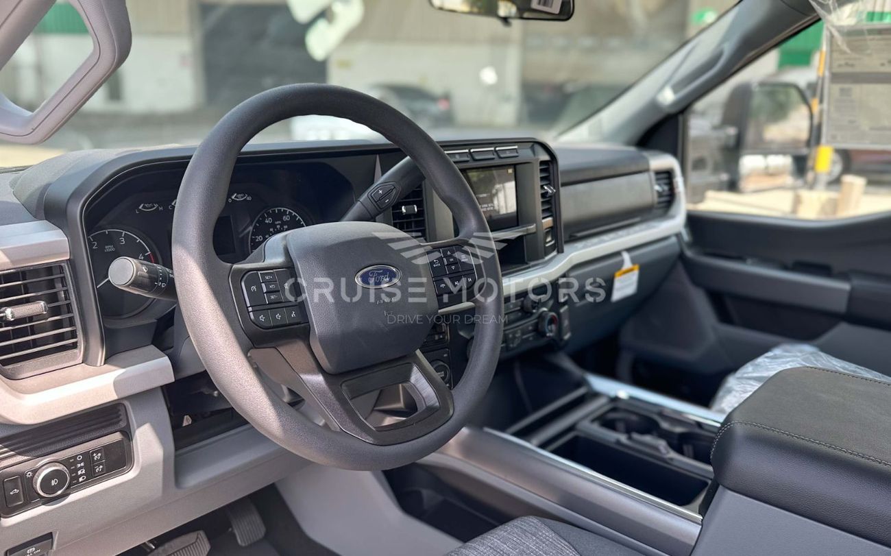 Ford F 350 Automatic - 6.7L - Diesel - Crew Cab - 4WD - 6 Seats - 4 Door