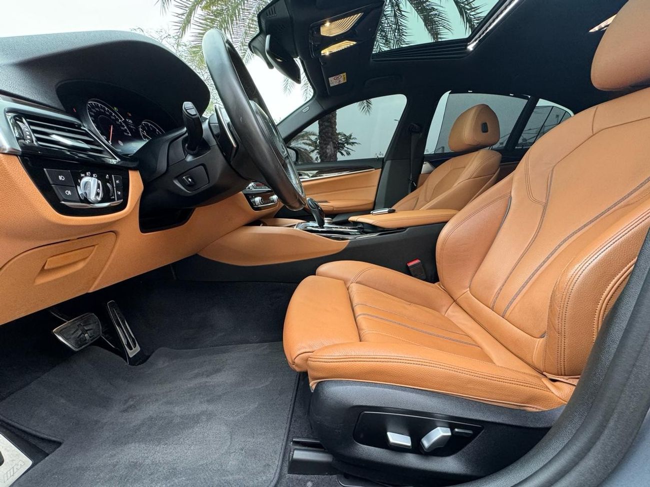 بي أم دبليو 520i GREAT OFFER BMW 520i M KIT 2018 GCC FULL OPTIONS