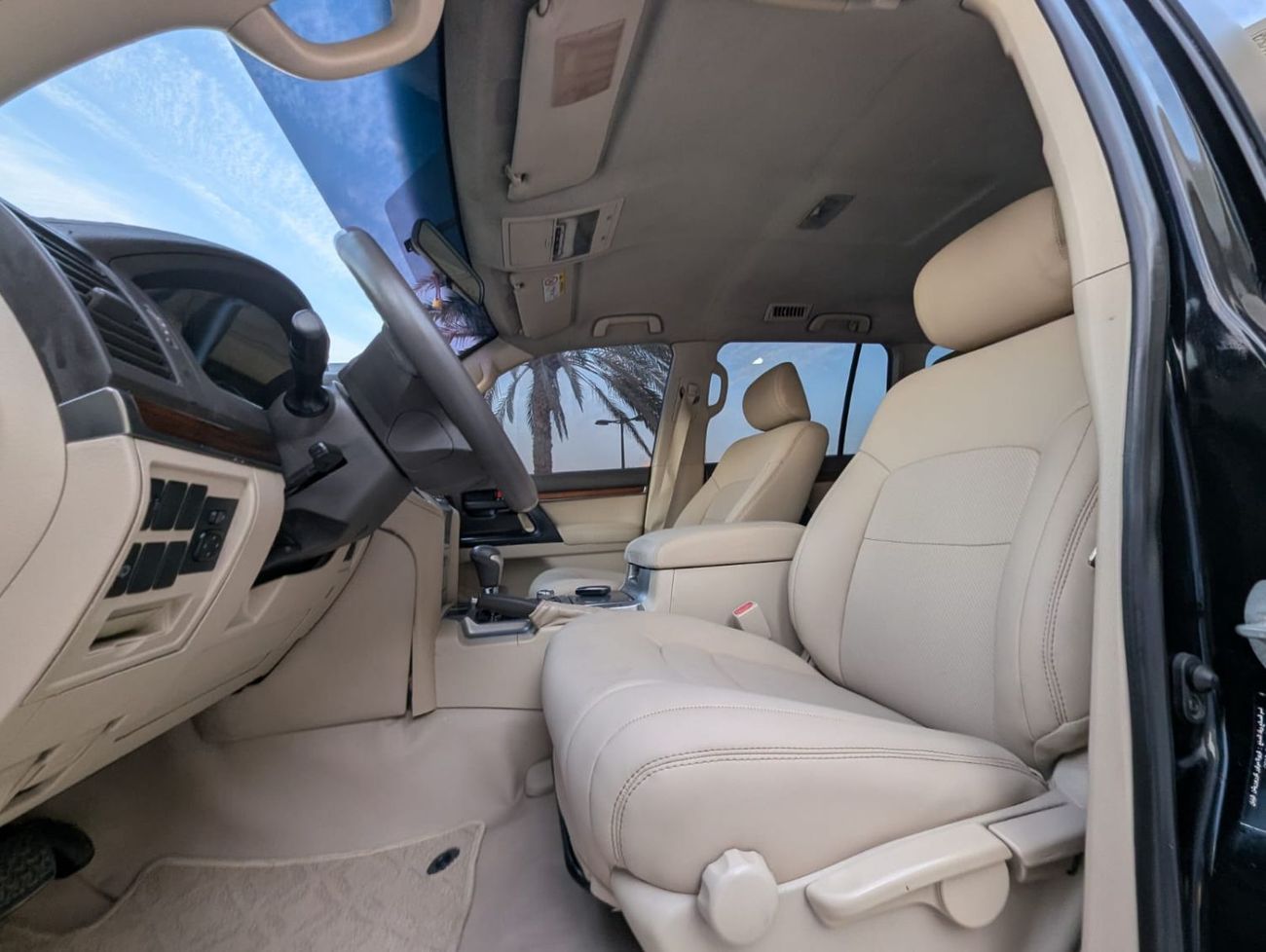 Toyota Land Cruiser GXR2 4.5L GXR-4.5L-1VD-8 Cylinders-LHD-Diesel-4WD-Automatic-8 Seats-5 Doors