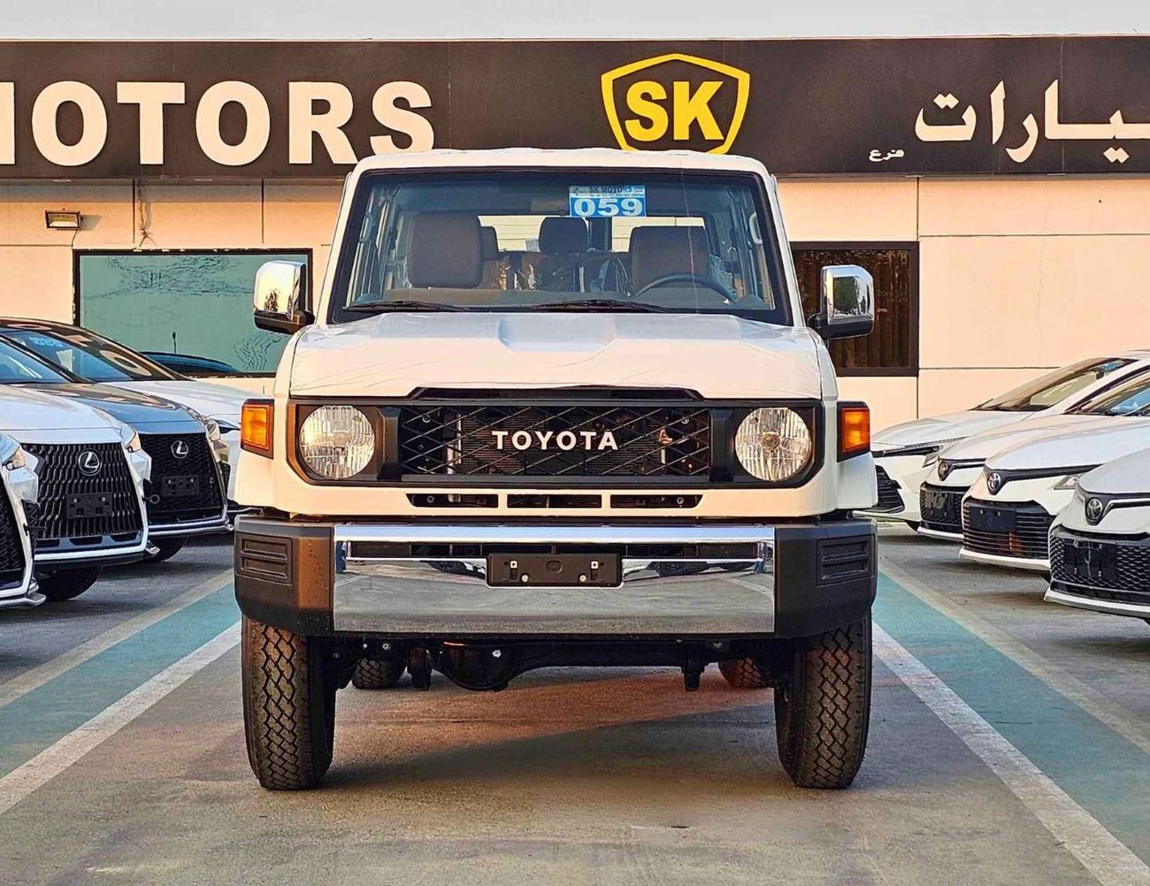 تويوتا لاند كروزر 70 LC76 LX /4.0L PETROL V6 M/T / CHROME HANDLE & MIRRORS / REAR CAMERA (CODE # 76PME)