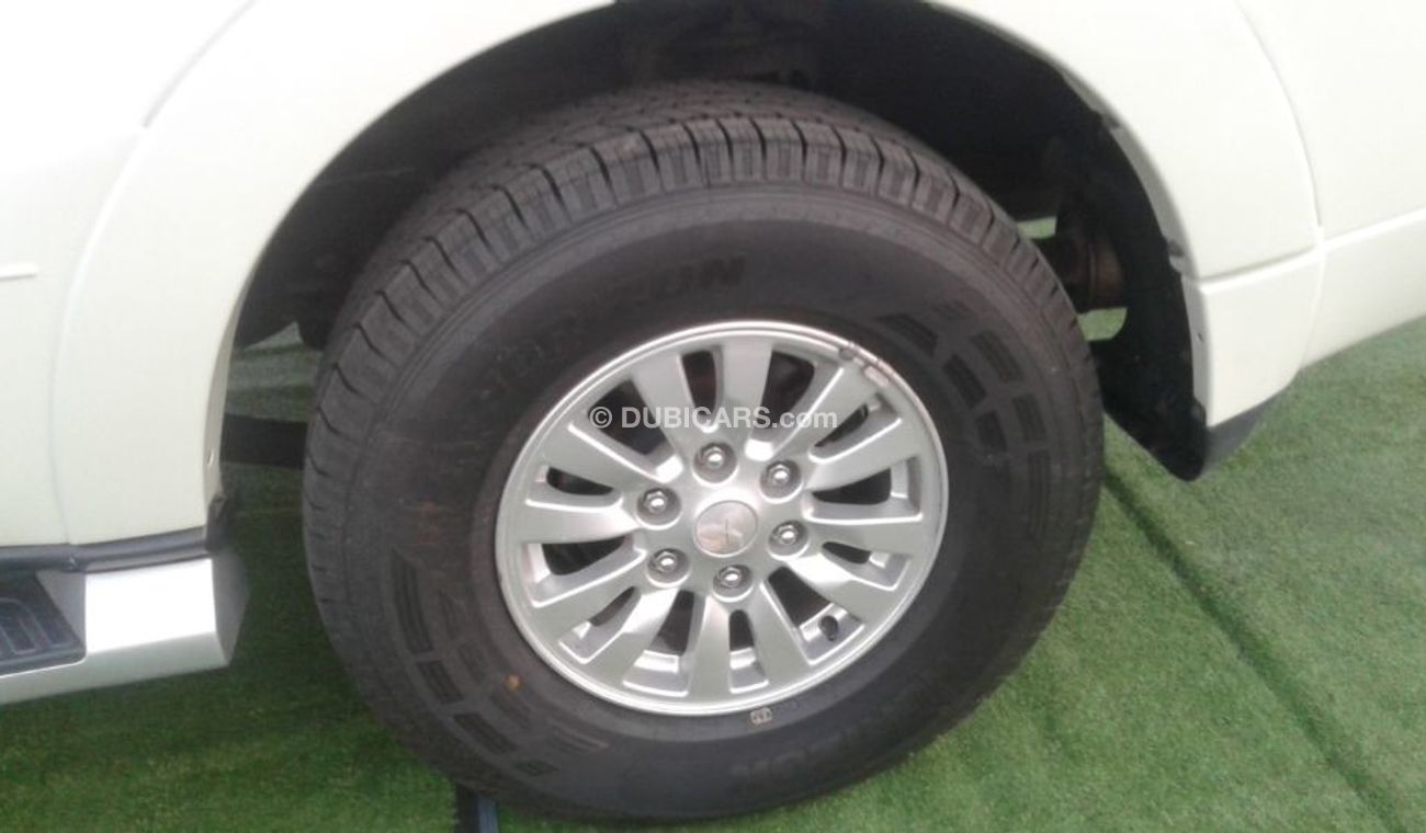 ميتسوبيشي باجيرو 2013 ابيض  خليجى بحالة ممتاذة ماشى قليل