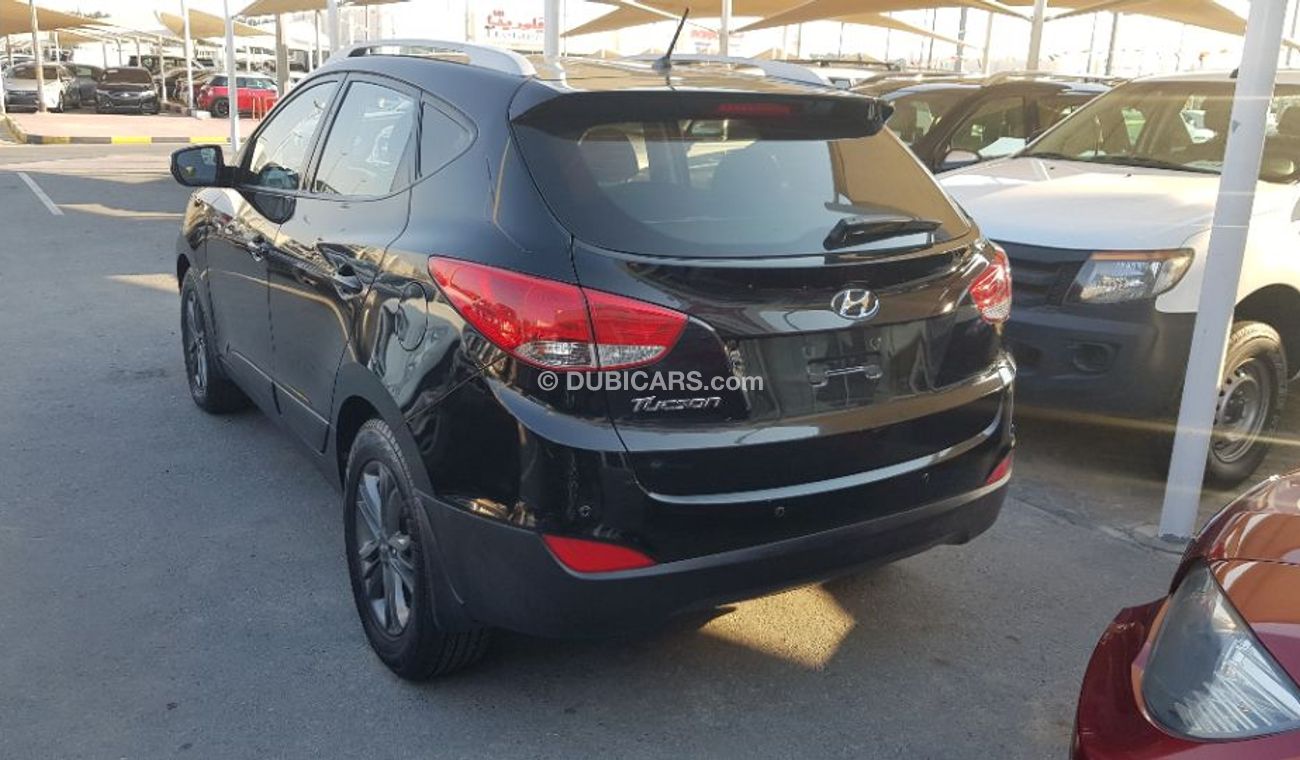 Hyundai Tucson 2015 model standard options low mileage  Full automatic  Gcc specs