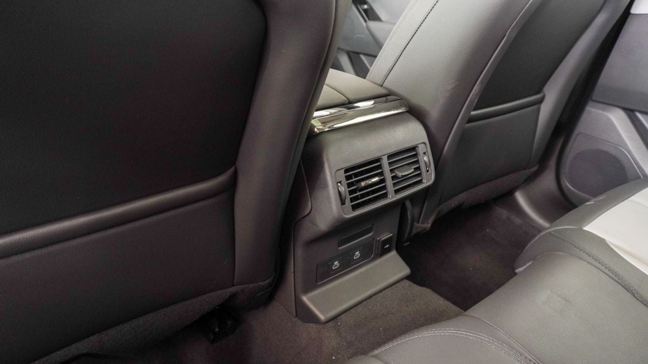 لاند روفر رينج روفر فيلار Range Rover Velar P250 SE - R Dynamic | HUD | Hydraulic | 22 Alloy Wheels | 360 Cameras | 2025