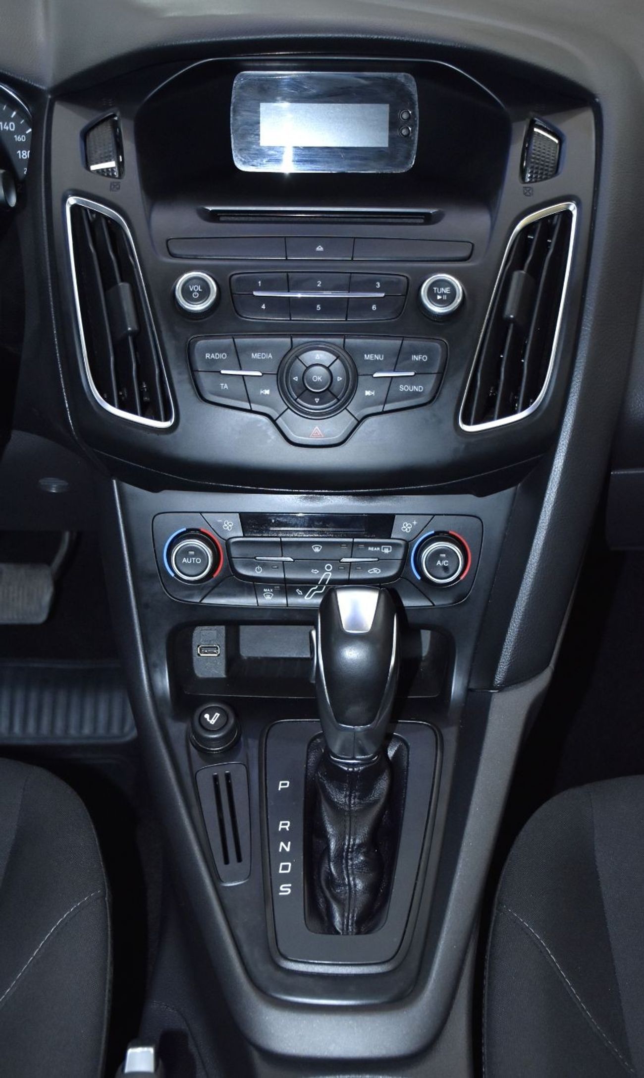 فورد فوكاس EXCELLENT DEAL for our Ford Focus ( 2015 Model ) in Silver Color GCC Specs