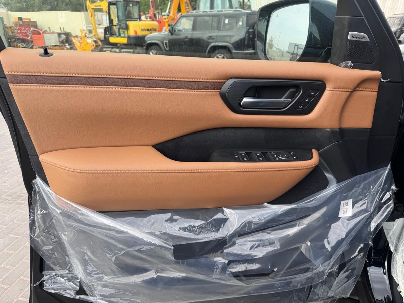 Nissan Patrol LE PLATINUM CITY 3.5L_ 2026_ (BLACK _TAN)