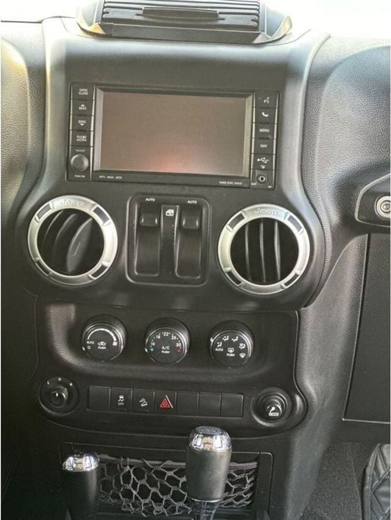 Jeep Wrangler Sahara 3.6L A/T