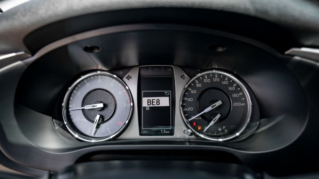 تويوتا هيلوكس TOYOTA HILUX DC 2.7P MT 4X4 MY2023 – WHITE