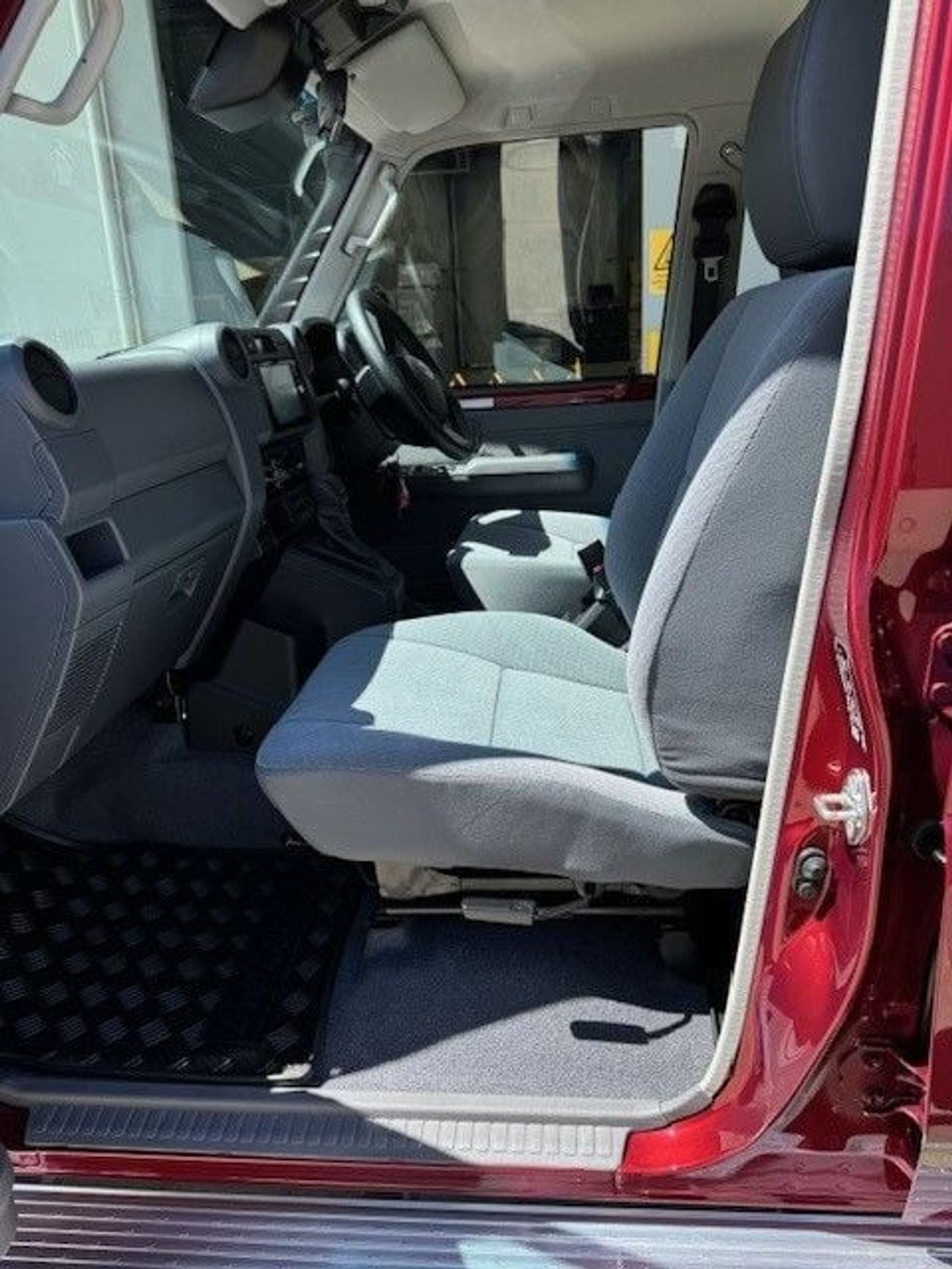 تويوتا لاند كروزر 70 AUTO DIESEL 2.8