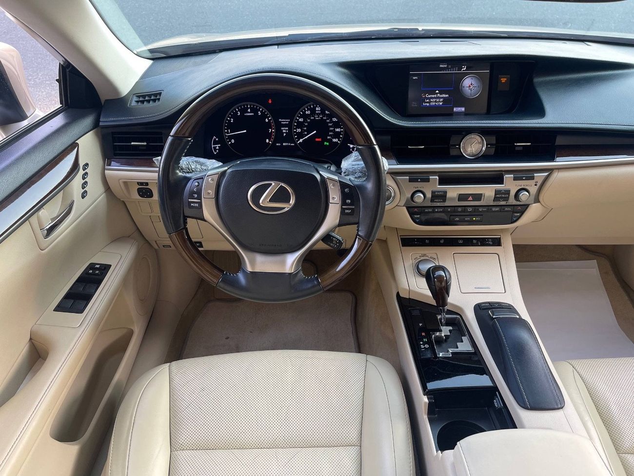 Lexus ES350 Platinum 3.5L 3.5 V6 / BIG SCREEN /COOLING AND HEATING SEATS / LOW MILEAGE / IN PERFECT CONDITION