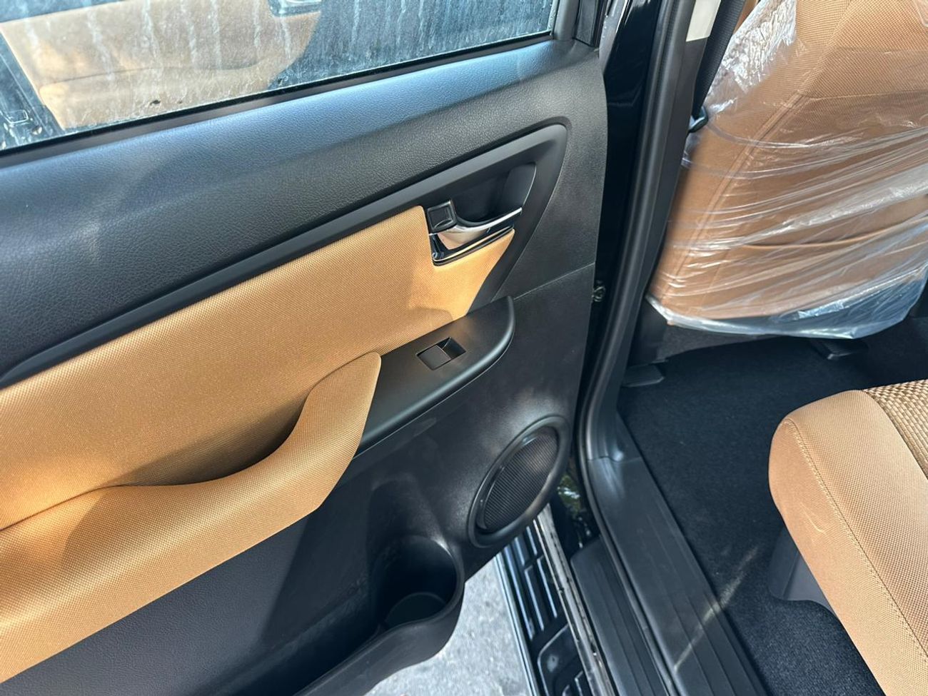 تويوتا فورتونر 2025 TOYOTA FORTUNER 2.4 DSL  WHITE/TAN