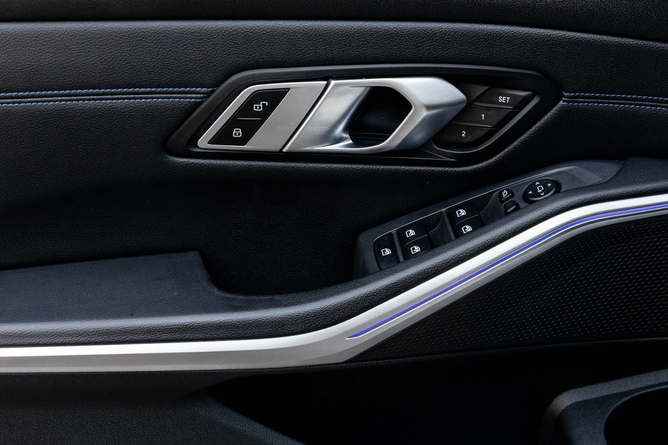 بي أم دبليو 330i 330i M-Sport | 2,546 P.M | 0% Downpayment | BMW Service History | Low Kms!