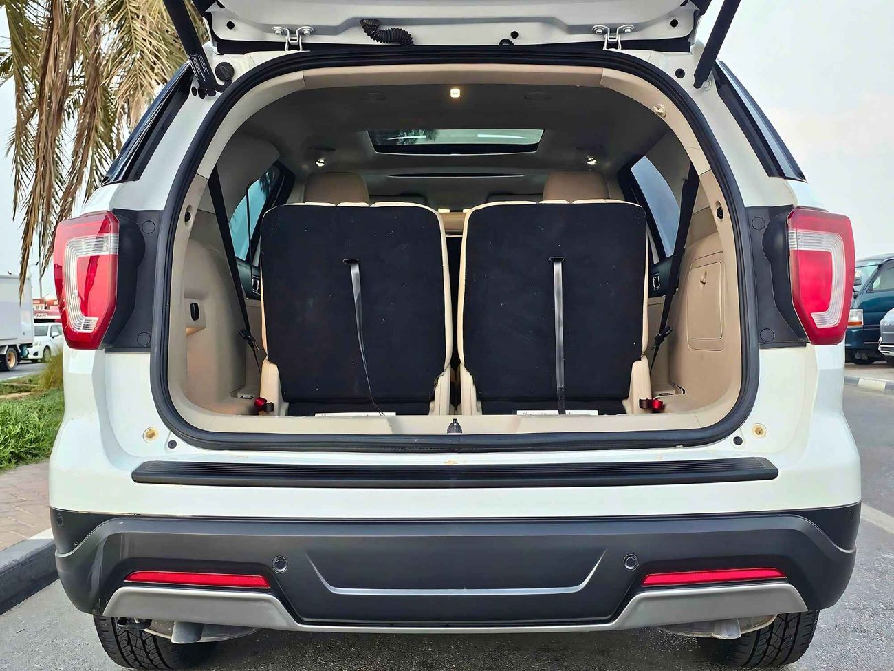 Ford Explorer XLT GCC/AWD/DUAL SUNROOF/LEATHER ELECTRIC SEATS/NAVIGATION/ FSH/ORG KMS/ORG PAINT/1033 MONTH/LOT#823