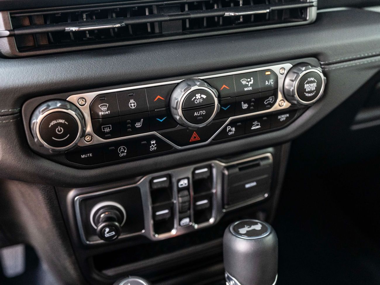 Jeep Wrangler Unlimited Sahara 2.0L A/T