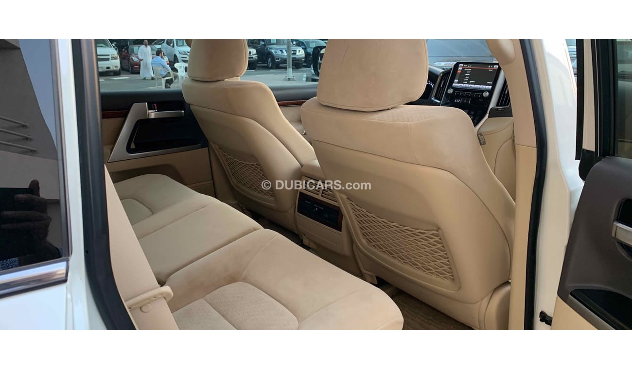 Toyota Land Cruiser VXR V8 5,7