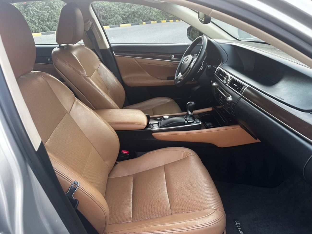 لكزس GS 350 موديل 2013 حاله ممتازه من الدآخل والخارج فل مواصفات فتحه وجلد ومثبت سرعه وتحكم كهربائي كامل