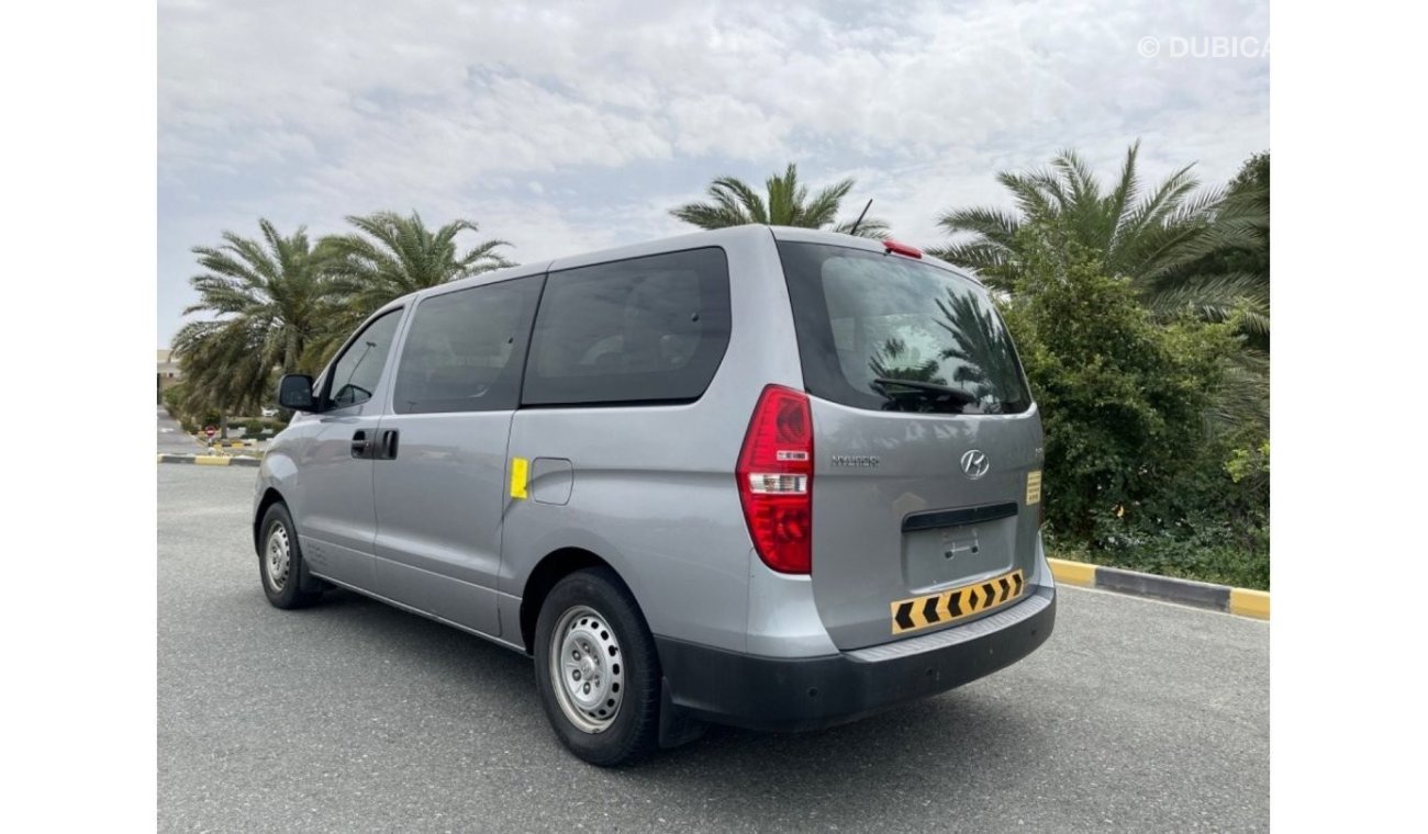 Hyundai H-1 HYUNDAI H1 2,5 (GCC SPEC) - 2018- VERY GOOD CONDITION