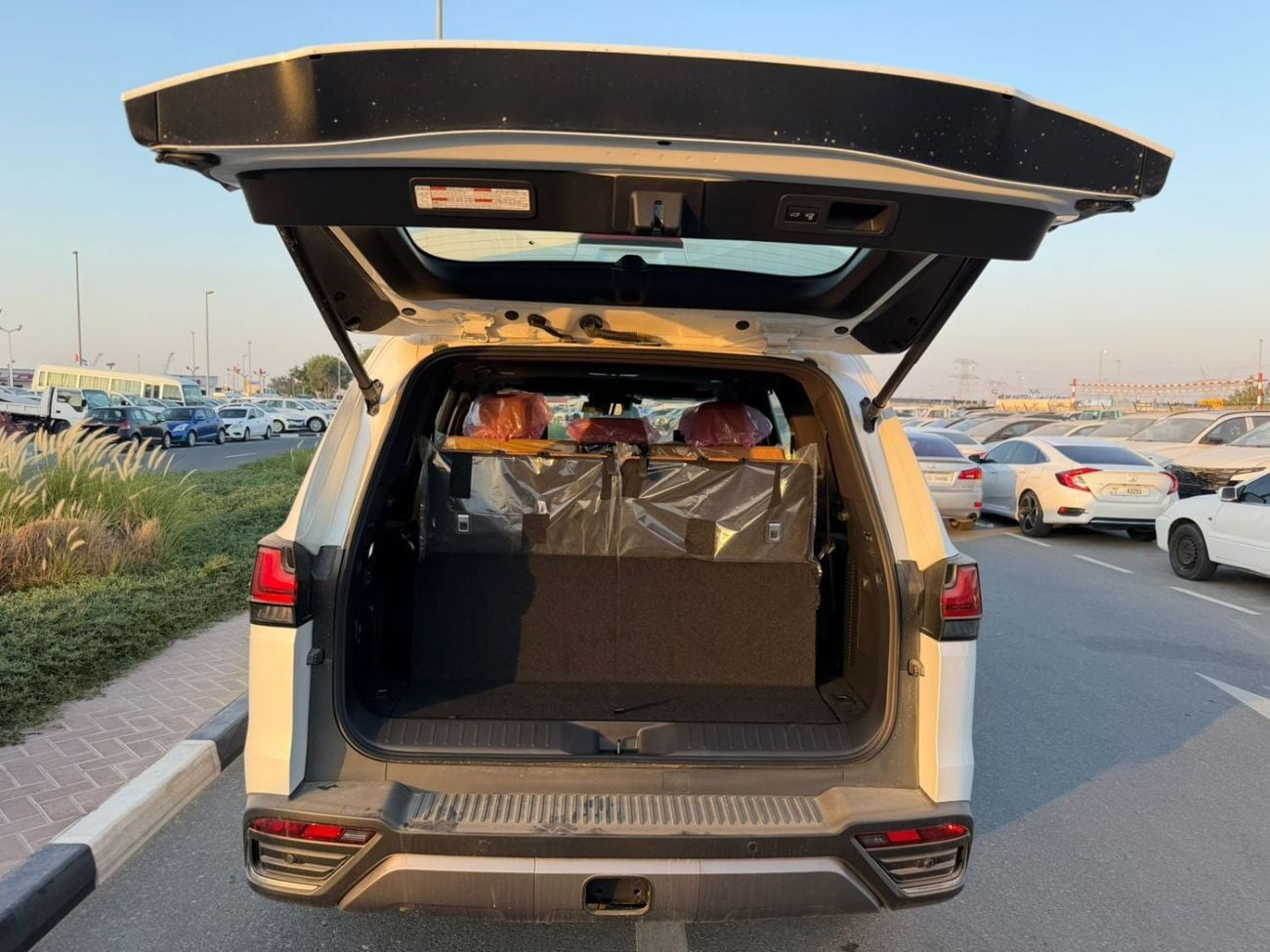 Lexus LX600 Lexus LX600 Urban 3.5TT 2025 10 speaker with soft doors