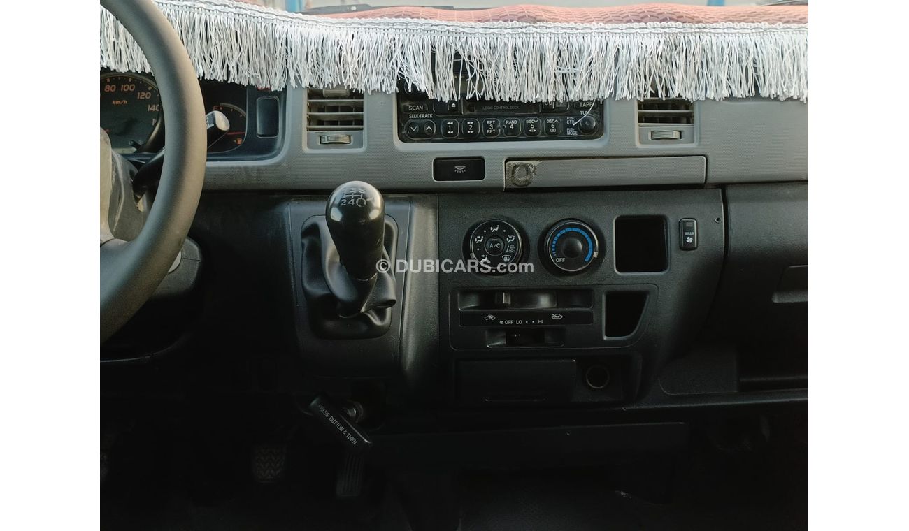 Toyota Hiace HIACE PASSENGER VAN / DIESEL / (LOT # 5006883)