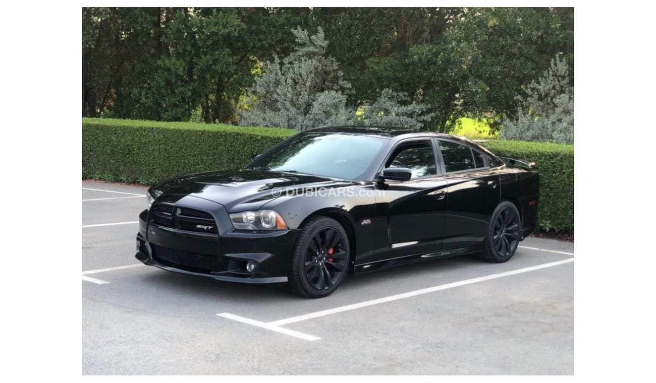 دودج تشارجر SRT8 موديل 2014 خليجي حاله ممتازه من الداخل والخارج فل مواصفات كراسي جلد ومثبت سرعه وتحكم كهربي كامل