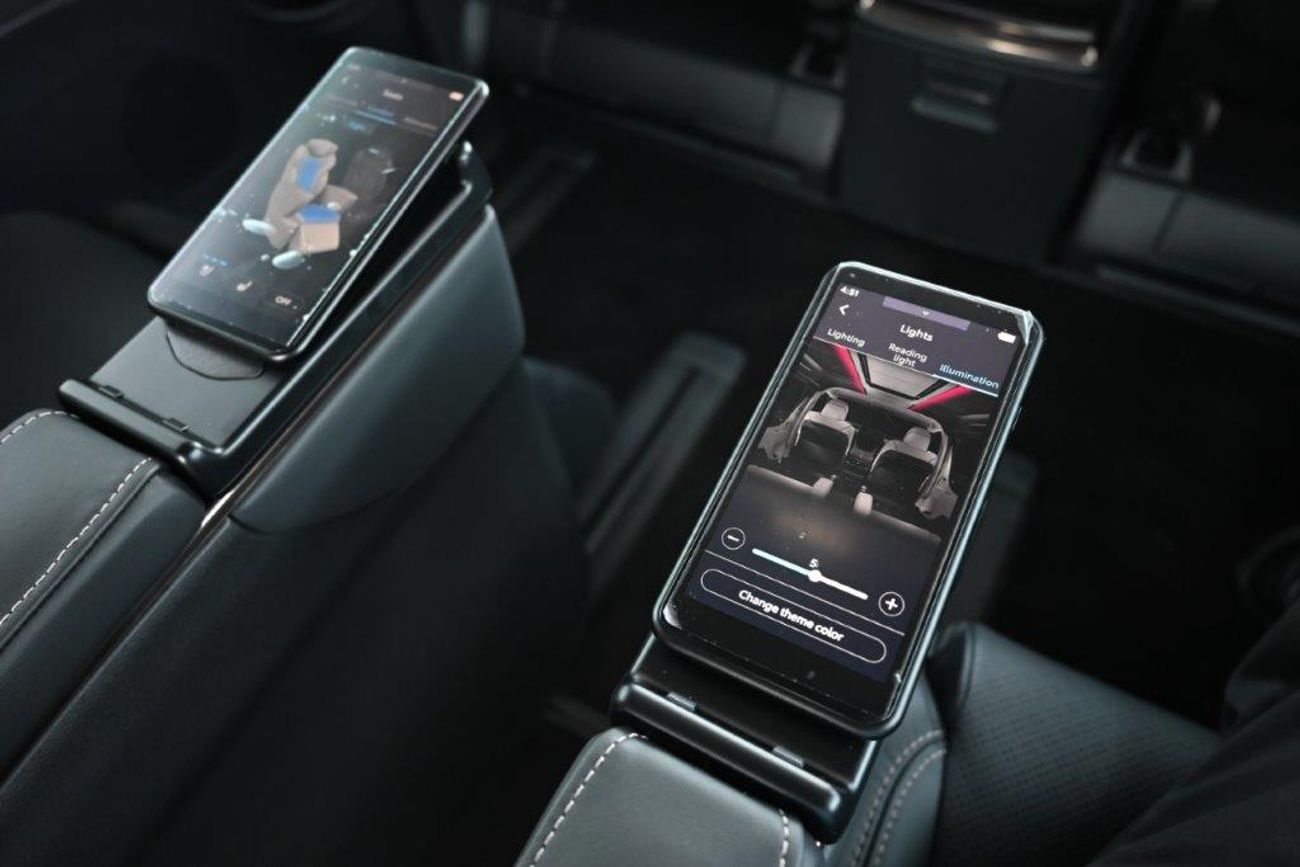 Toyota Alphard Hybrid 2.5L E-4WD 7-Seater AT