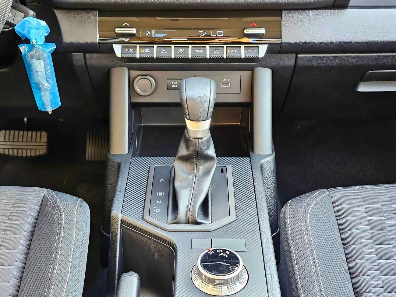 ميتسوبيشي L200 2.4L DSL/ A/T / FULL OPTION / 4WD (CODE# 68019)