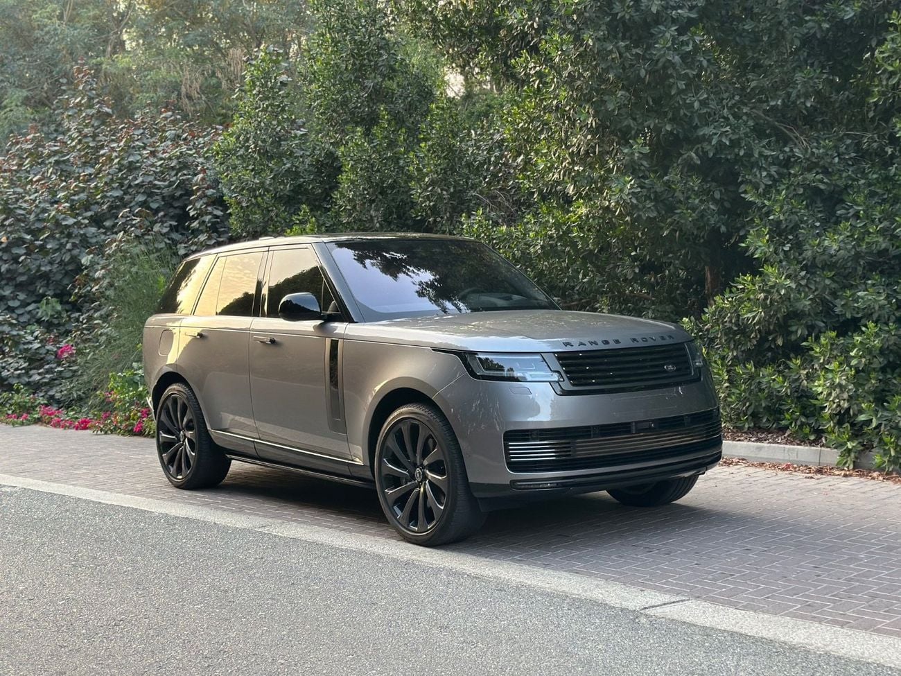 Land Rover Range Rover LWB SV P615 4.4L | 2023 Range Rover Vogue SV | Luxury SUV | 21,000 KM | Perfect Condition