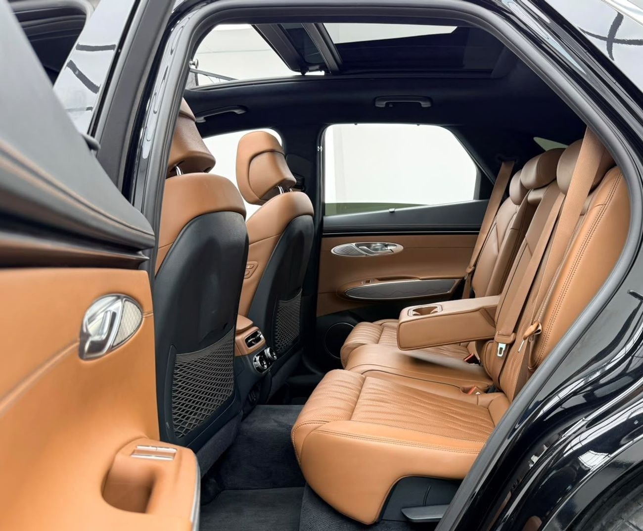 Genesis GV70 PRESTIGE 2023 Genesis GV70 Platinum Sport, 1 Year Unlimited Kilometer Warranty, GCC Specs.