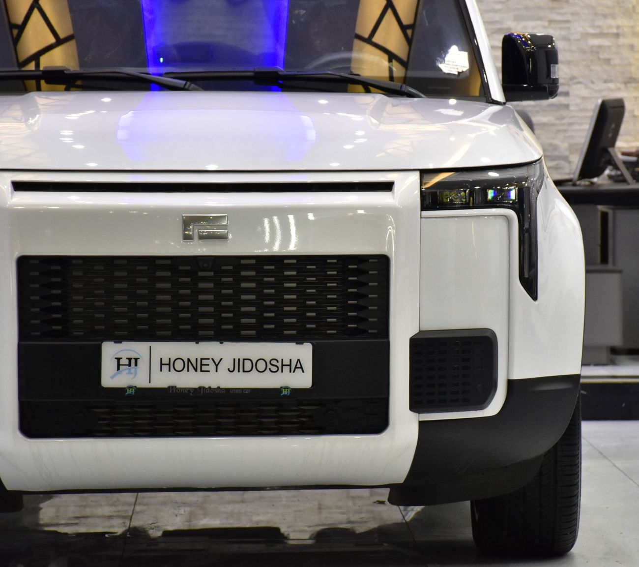 ROX 01 EXCELLENT DEAL for our ROX 01 V.I.P Long Range ( 2026 Model ) in White Color GCC Specs