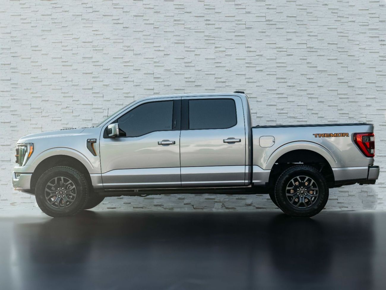 Ford F 150 Tremor AED 3,774 PM • F-150 TREMOR CREW LUXURY • ONLY 7,600 KMS • FORD WARRANTY AND SERVICE PLAN UNTIL 2028