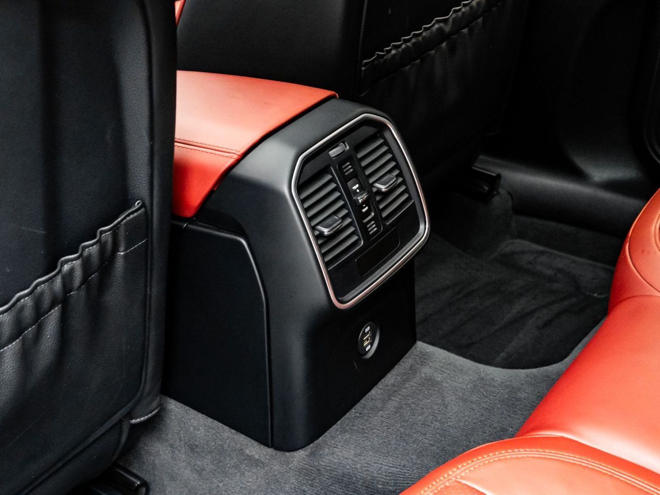 Porsche Macan Std 2.0L (260 HP) 2018 Porsche Macan, 1 Year Blackline Warranty, Full Service History, GCC