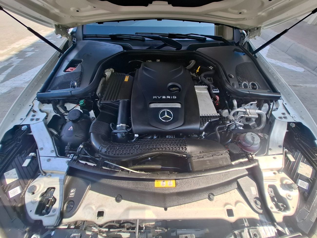 Mercedes-Benz E300 Premium + 2.0L Mercedes-Benz E300e 2021 full option