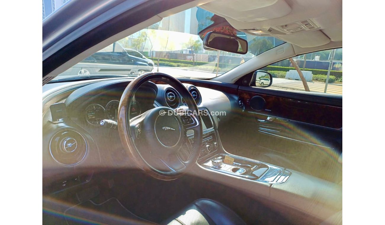 Jaguar XJ