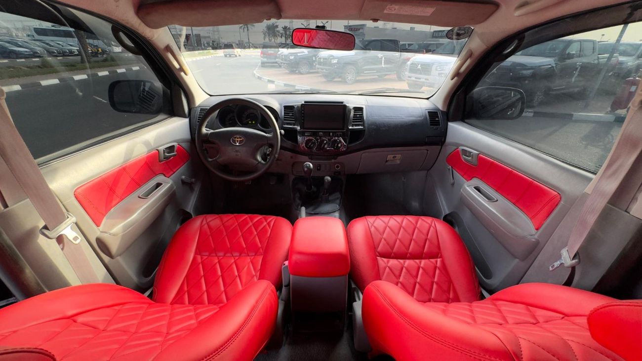 Toyota Hilux DOUBLE CABIN | PREMIUM RED INTERIOR | MANUAL 2.5L DIESEL | MULTIMEDIA SCREEN | LHD | 2007