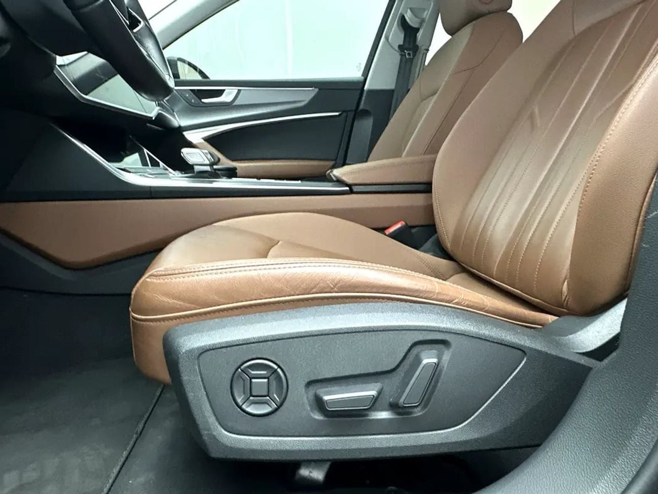 أودي A6 40 TFSI 2.0L Sedan Advanced 40 TFSI 190hp Business (Ref# 003795) EXCLUSIVE RAMADAN OFFER