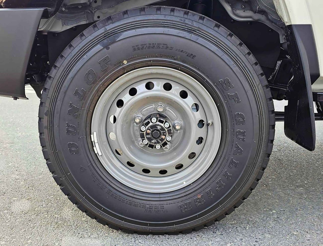 تويوتا لاند كروزر 70 M/T | 4.0L V6 PETROL | 3 DOOR | PWR WINDOWS | FREE WHEEL HUB | 4WD (CODE # 68011)