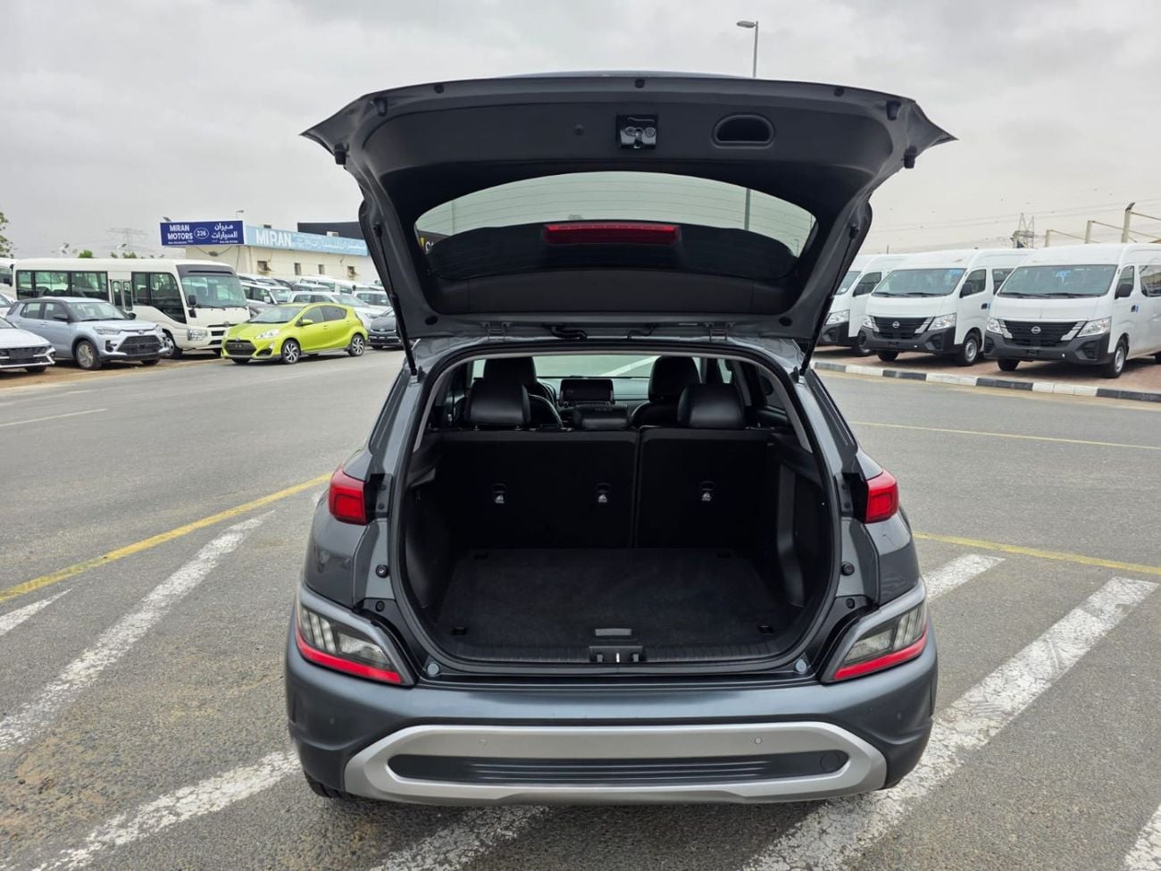 Hyundai Kona 1.6 Limited Turbo Sunroof, Push button, original leather seats and Parking sensors