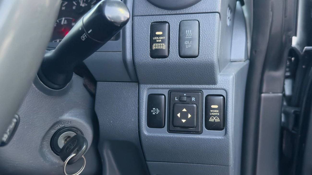 تويوتا لاند كروزر بيك آب -