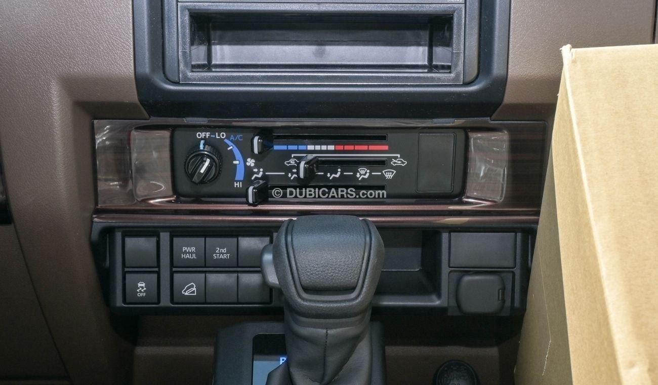 Toyota Land Cruiser Pick Up LC79 Pickup 4.0L Petrol V6 D/C, A/T Mid Option