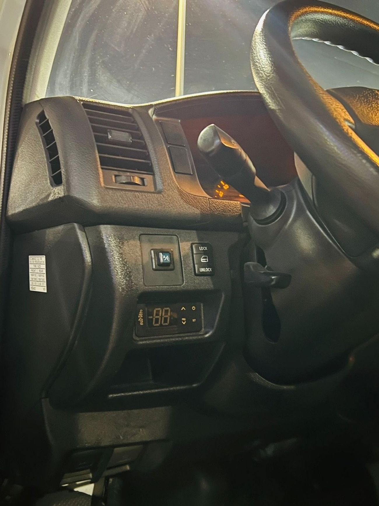 Toyota Hiace Commuter Standard