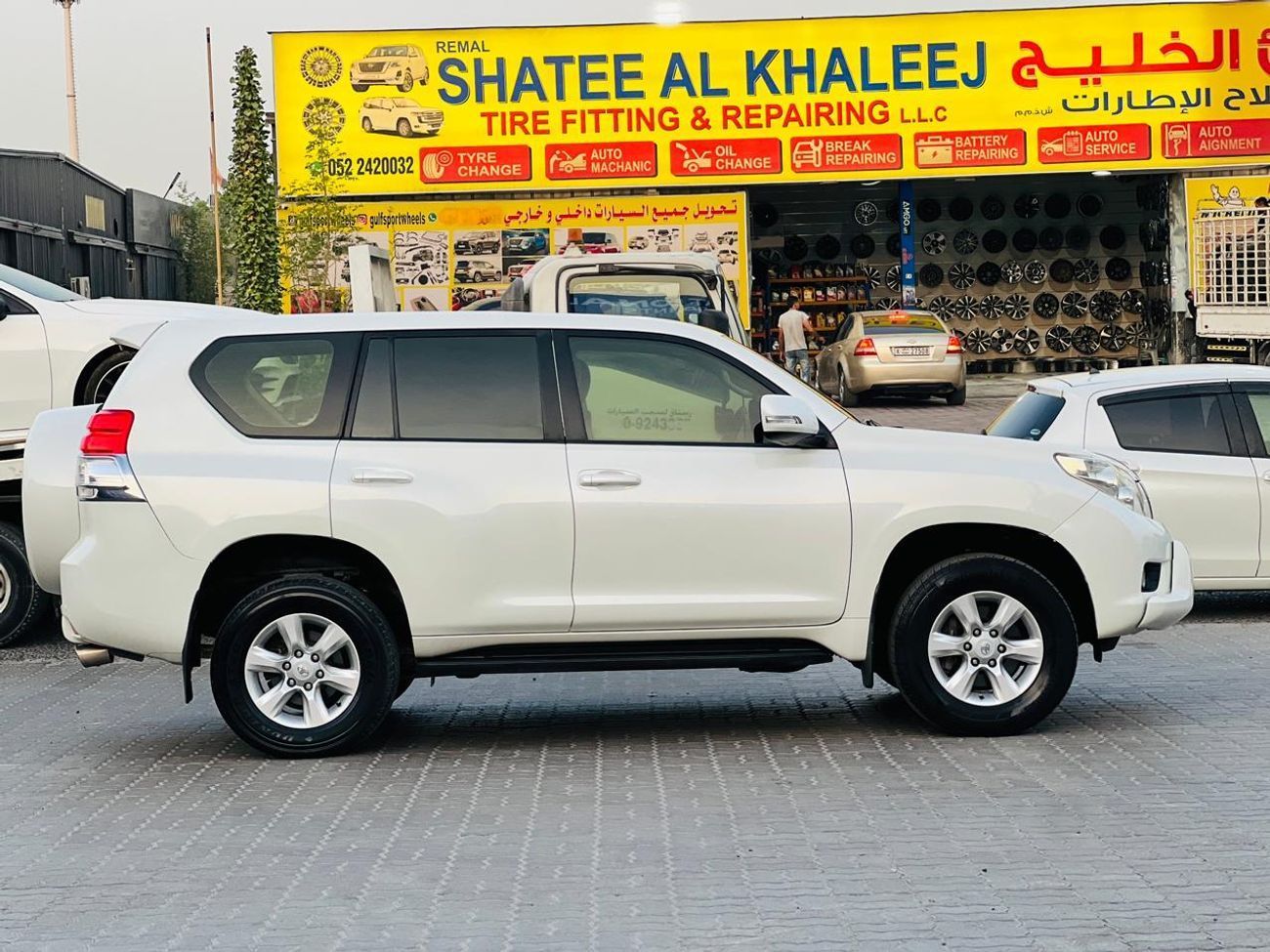 تويوتا برادو PETROL PRADO 2.7 LITER LEFT HAND DRIVE ONLY FOR EXPORT AVAILABLE 2012 MODEL