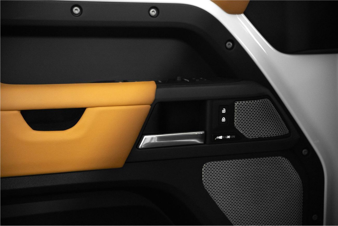 Land Rover Defender 130 SE P400 X Dynamic (7 Seater)