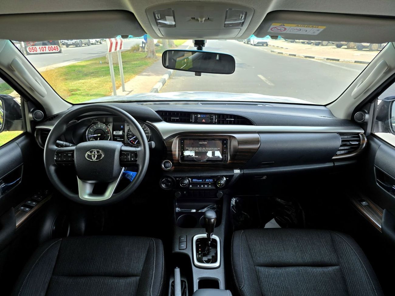 Toyota Hilux TOYOTA HILUX PETROL 2.7 DOUBLE CABIN - A/T - HIGH OPTIONS - PUSH START - 2025 - BLACK INSIDE BLACK -